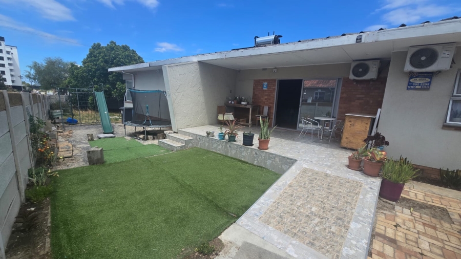 4 Bedroom Property for Sale in Avondale Western Cape